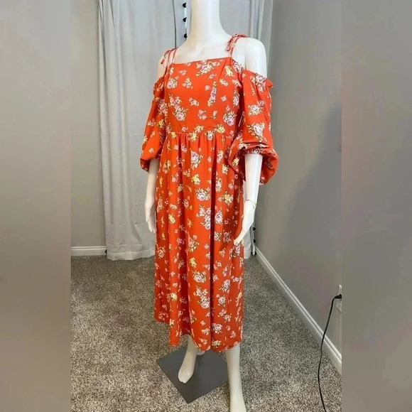 Charles Henry Dresses & Skirts - Charles Henry cold shoulder floral midi dress sz L ruched back adjustable strap